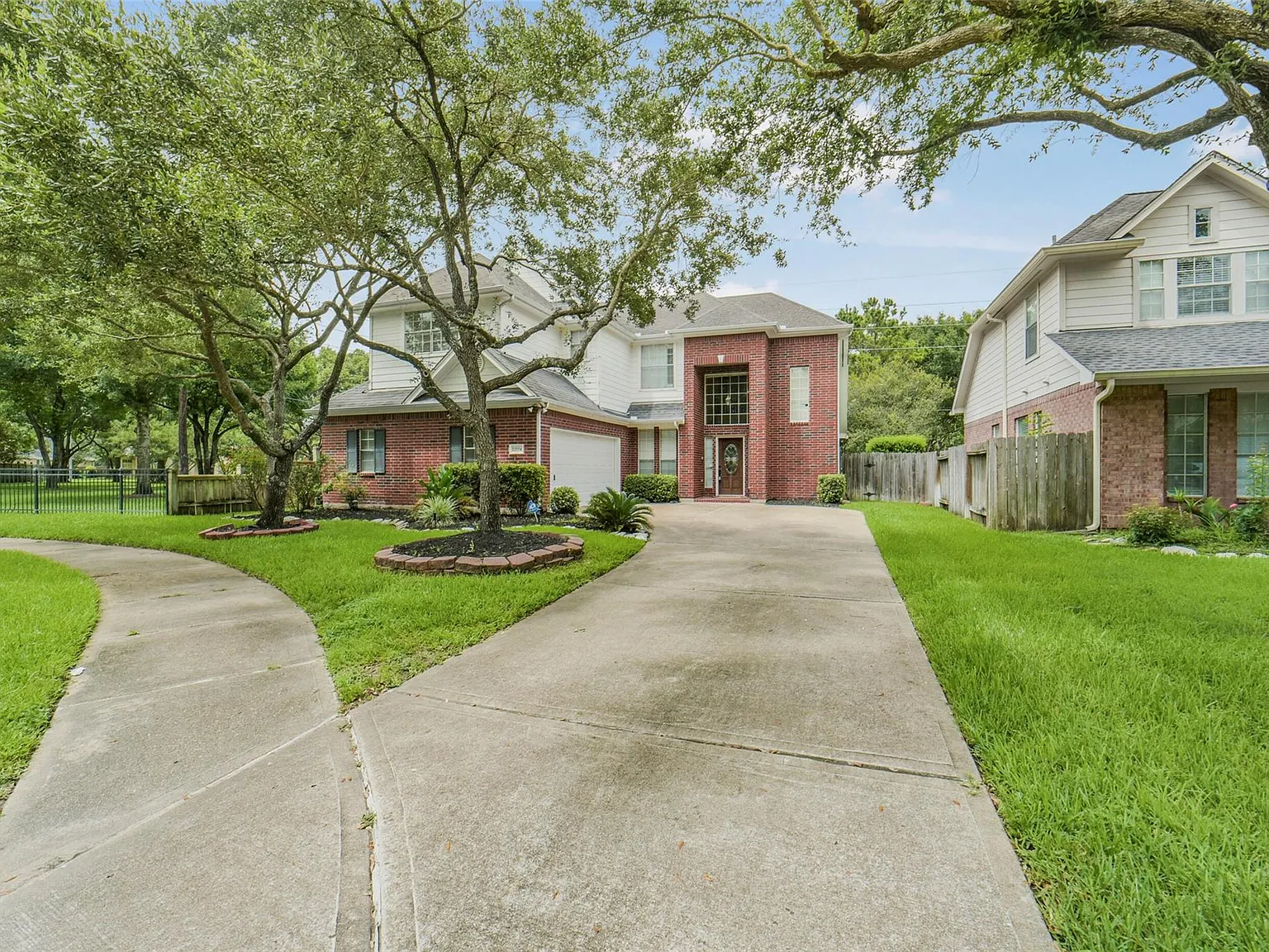 5 bed, 2.5 bath, 2993 sqft, $2,700 — Photo 2