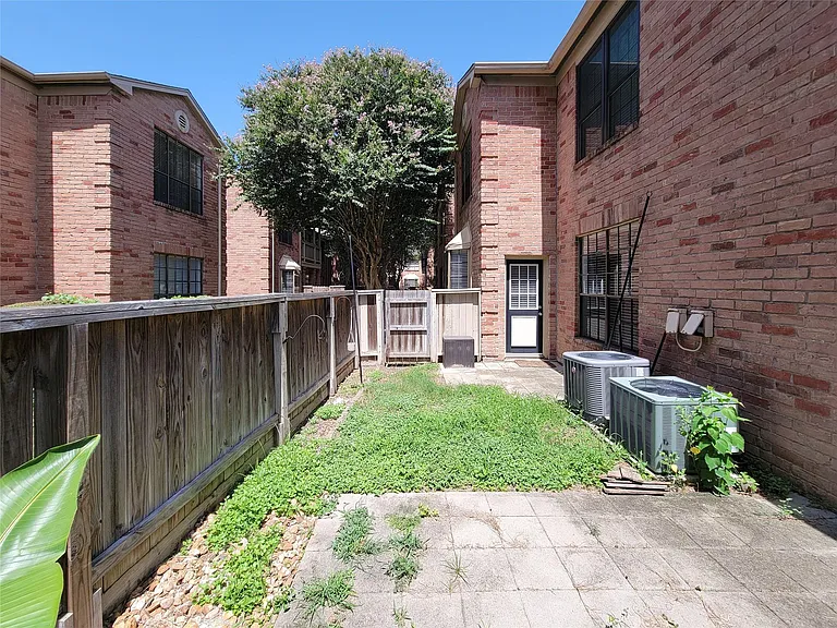 2255 Braeswood Park Dr #259 — Photo 34