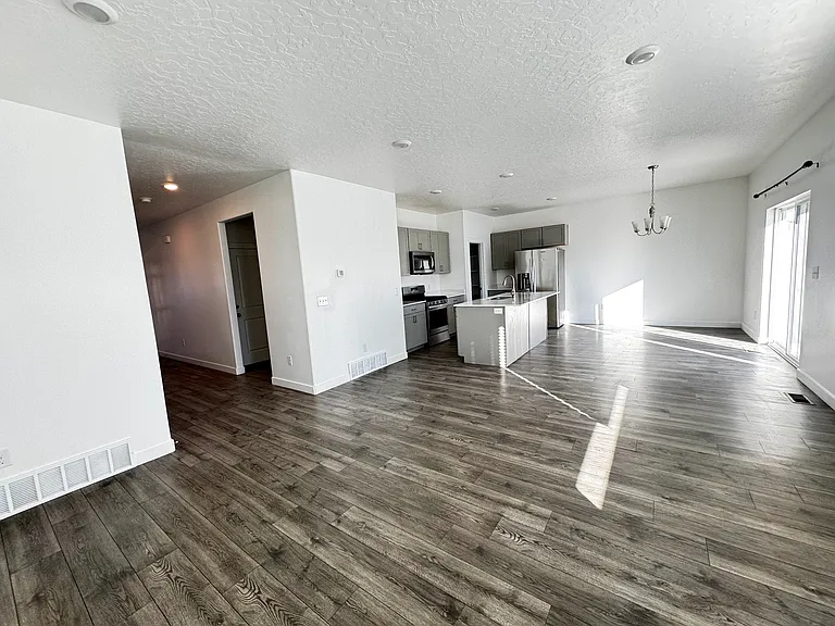 3891 W Cold Pond Ave — Photo 3