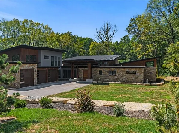 14195 NW 72nd St, Parkville, MO 64152