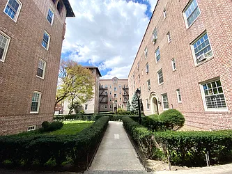 Rented by R New York