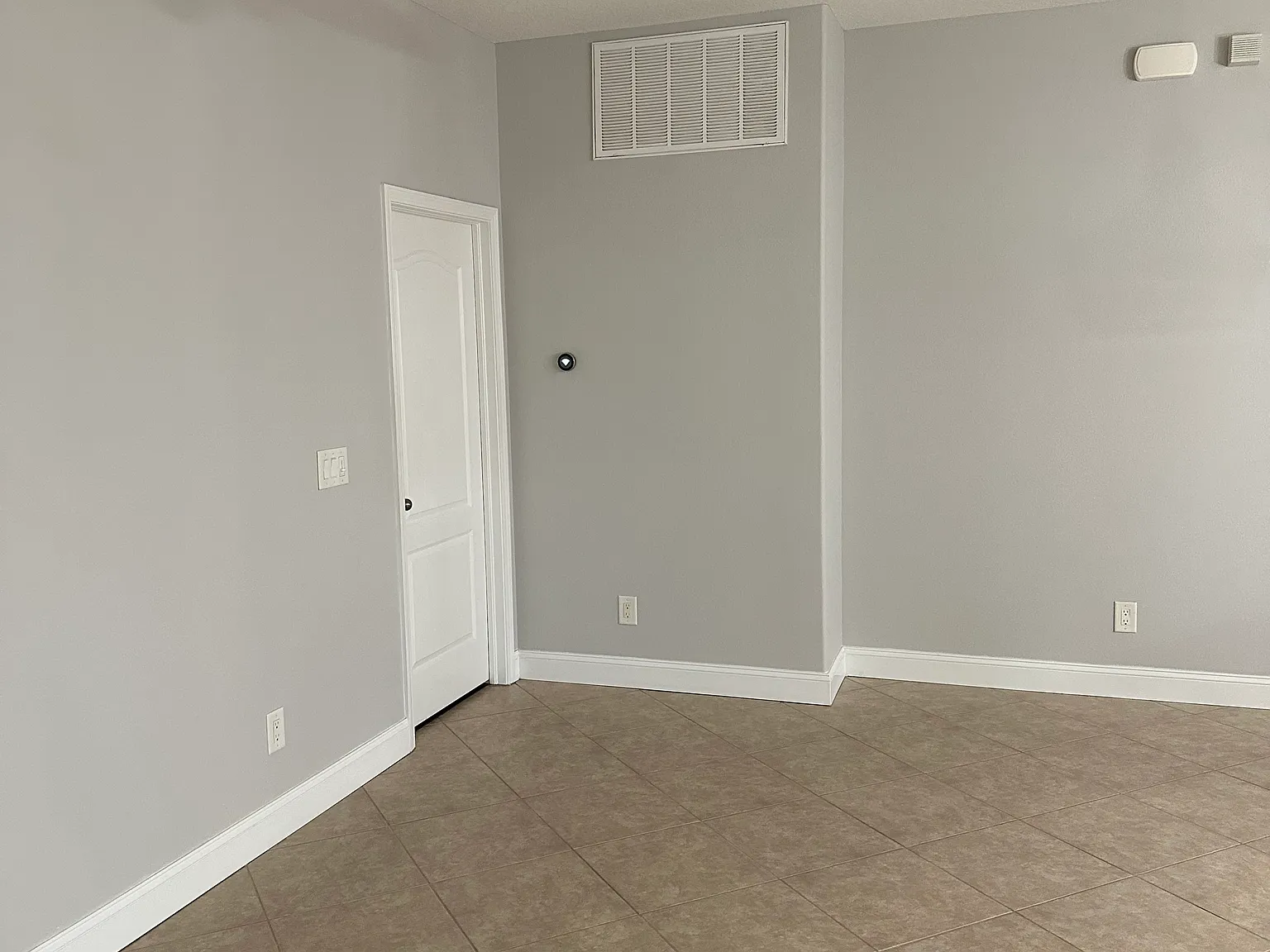 5 bed, 3.5 bath, 3634 sqft, $3,600 — Photo 2