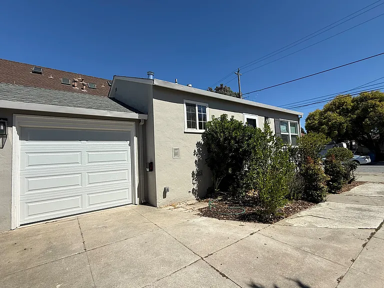 1540 Jasmine St — Photo 2