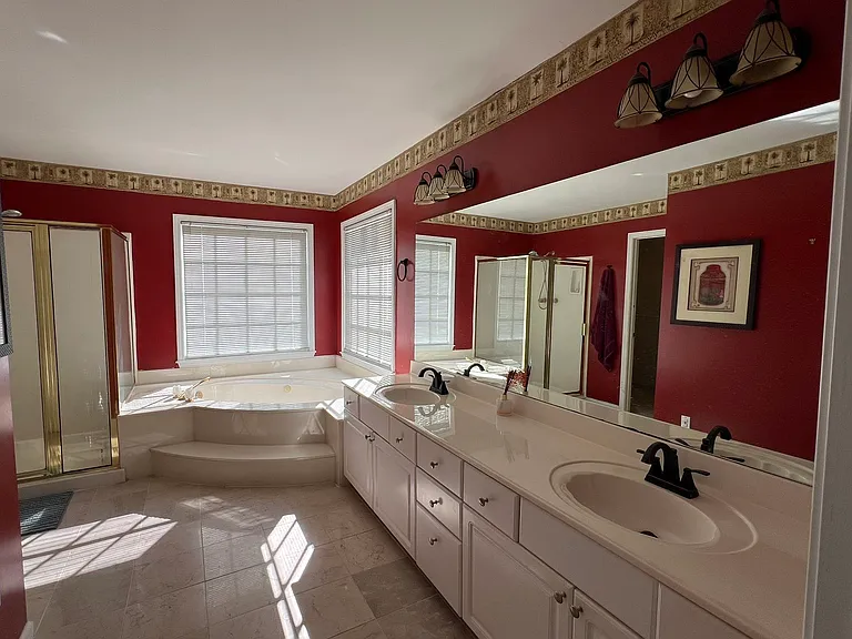 1501 Brookwood Lake Dr — Photo 17