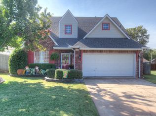 312 W 37th Pl S, Sand Springs, OK 74063
