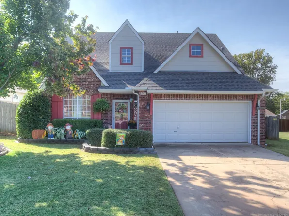 312 W 37th Pl S, Sand Springs, OK 74063