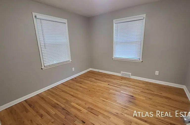 2703 S Hooker St — Photo 14