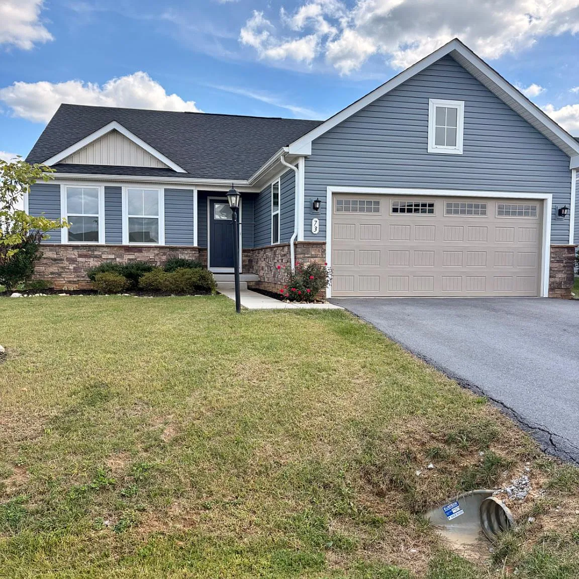 3 bed, 2.0 bath, 1576 sqft, $2,100 — Photo 3