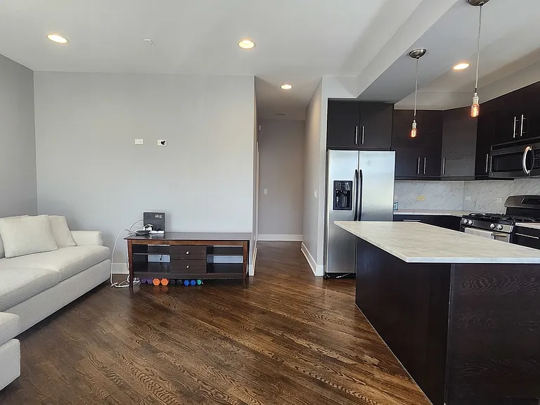 3900 W Cornelia Ave #2W — Photo 9