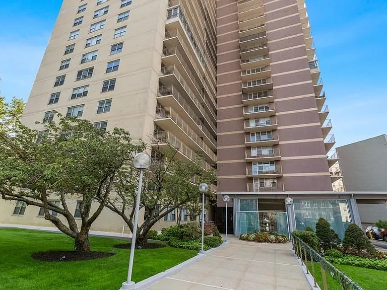 6040 Boulevard East #7L — Photo 28