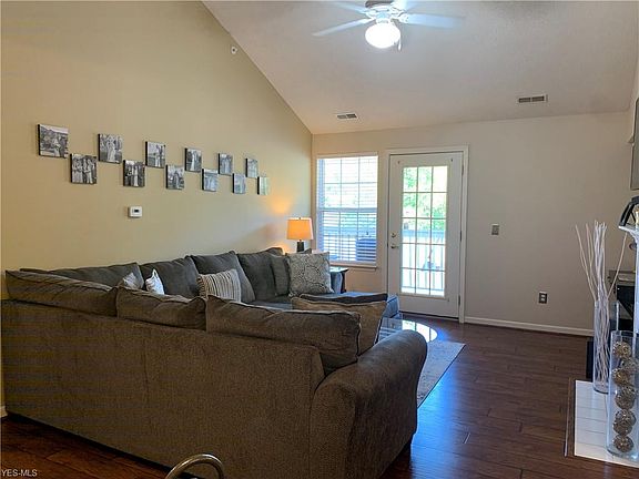 3rd image of 15123 Lenox Dr #423