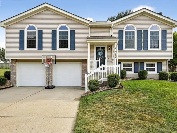 7945 NW 74th St, Kansas City, MO 64152
