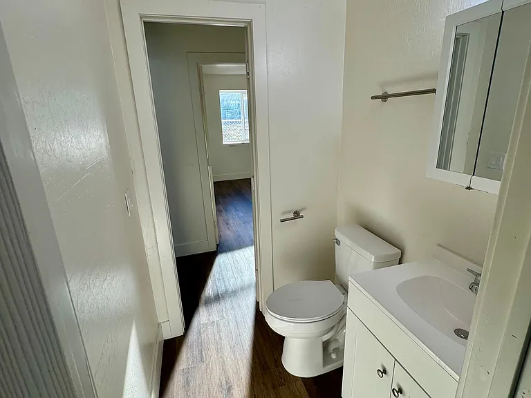 1132 E Brown St — Photo 7