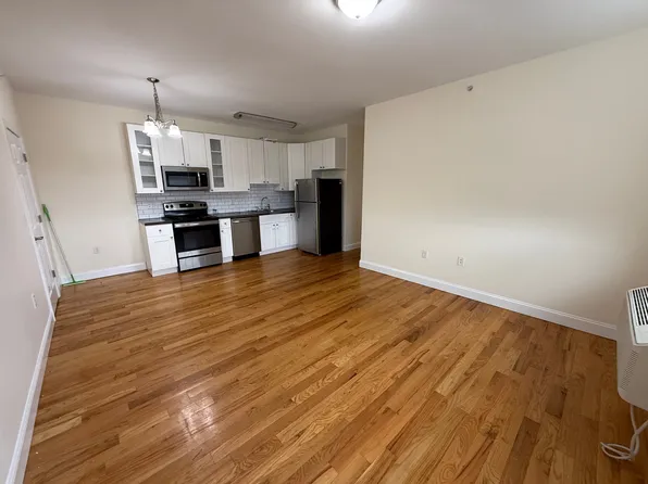 100 Pershing Ave APT 3, Carteret, NJ 07008