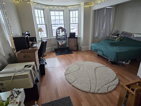 2nd image of 527 Northampton St APT 404
