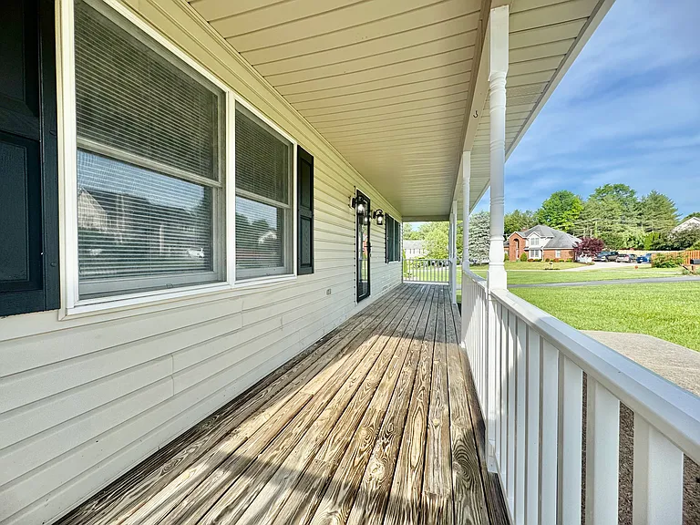 203 Cherokee Dr — Photo 18
