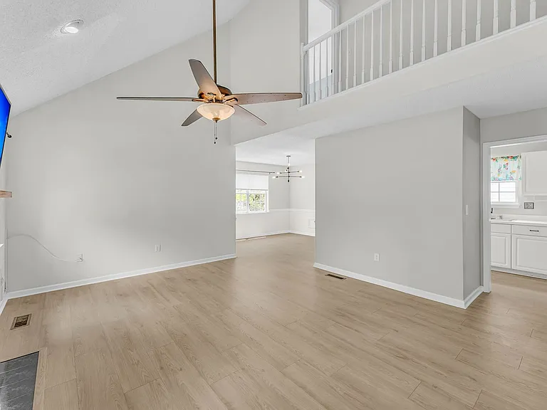 479 Cessna Ave — Photo 6