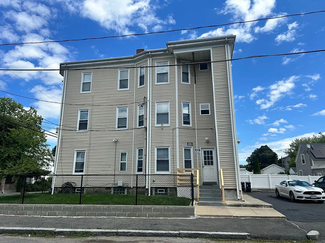 3 bed, 1.0 bath, 1100 sqft, $2,800 — Photo 1