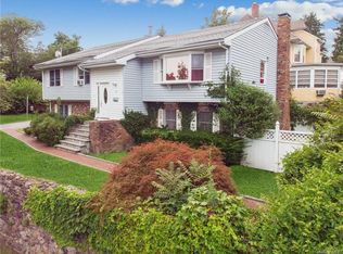 165 Sutton Manor Rd, New Rochelle, NY 10801