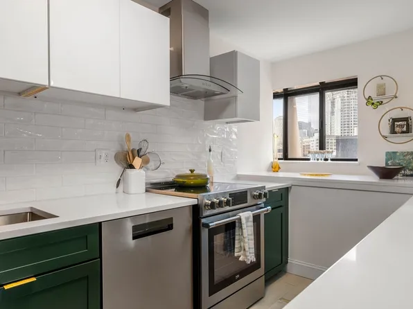 142 Commercial St APT 601, Boston, MA 02109