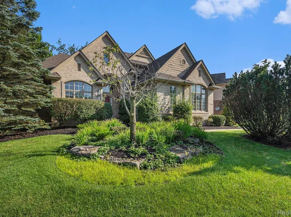 6878 Chase Ct, West Bloomfield, MI 48322