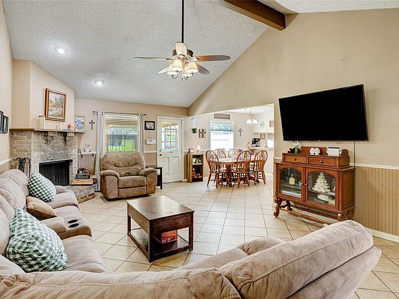 3rd image of 1904 Chapel Heights Dr