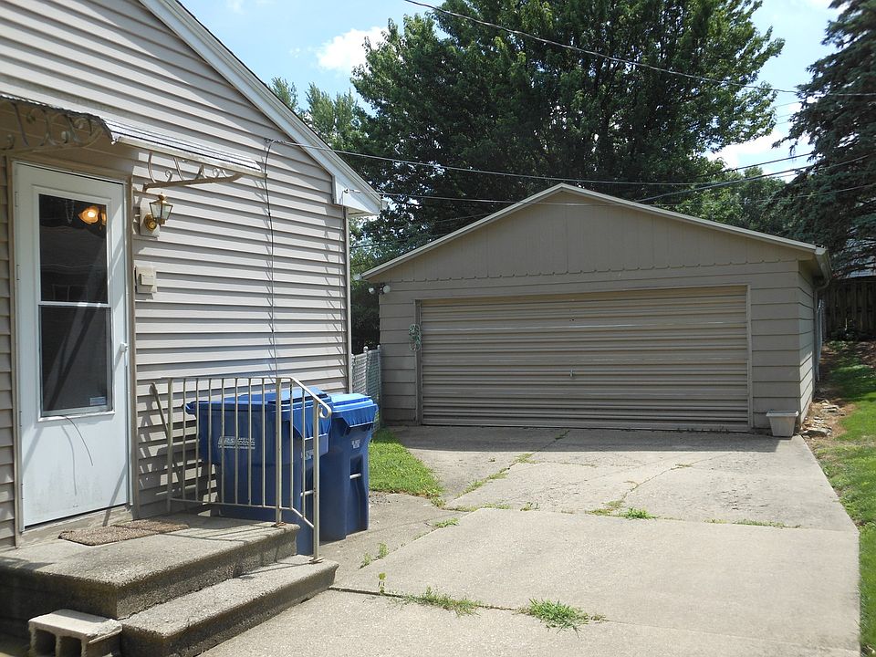 2nd image of 400 E Dresser Rd