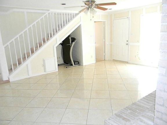 2ND LIVING ROOM