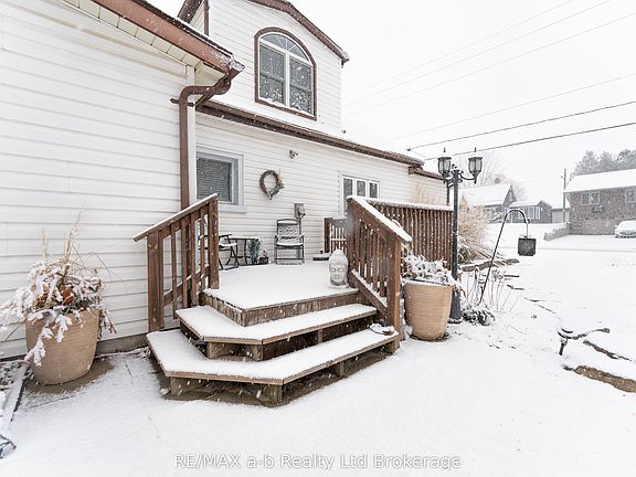 2nd image of 13 Potters Rd N