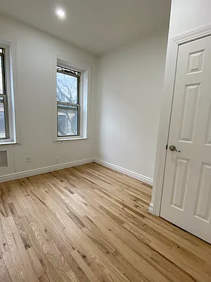 Rented by Current Real Estate Advisors | media 17