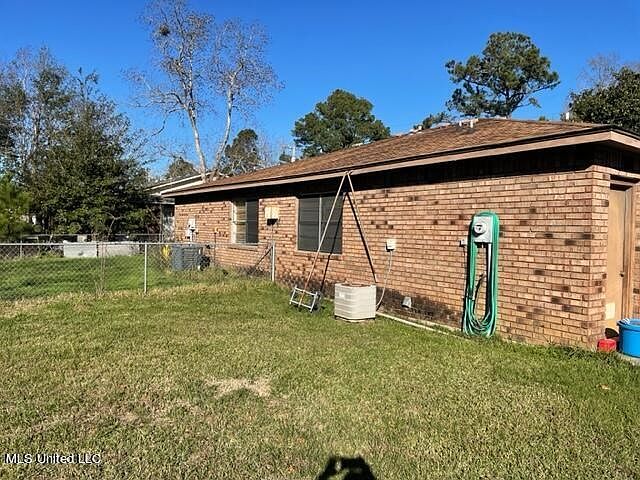 2nd image of 819 & 821 Latimer Rd