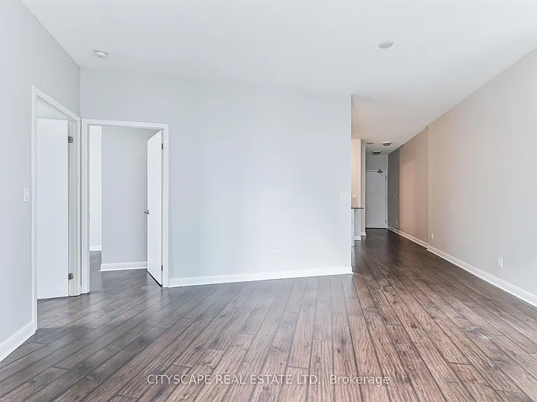 15 Bruyeres Mews #411 — Photo 10