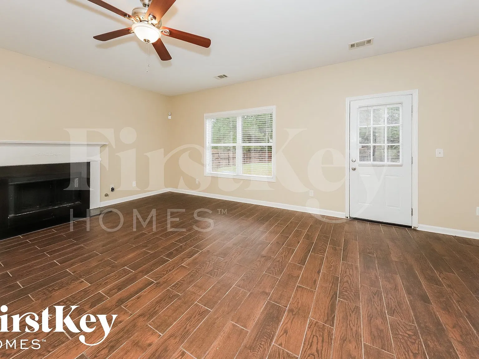 5 bed, 4.0 bath, 3425 sqft, $3,145 — Photo 2