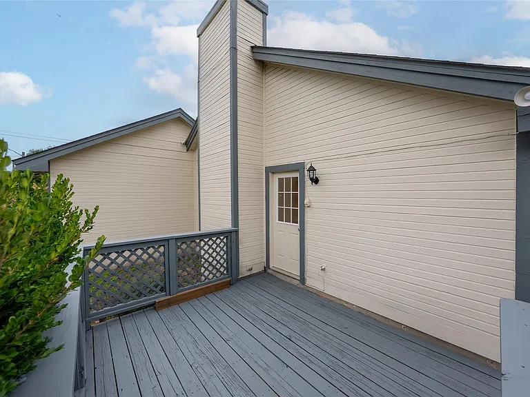 1702 Ireland Dr — Photo 22