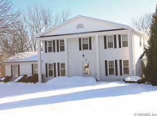 6 Red Post Cres, Fairport, NY 14450
