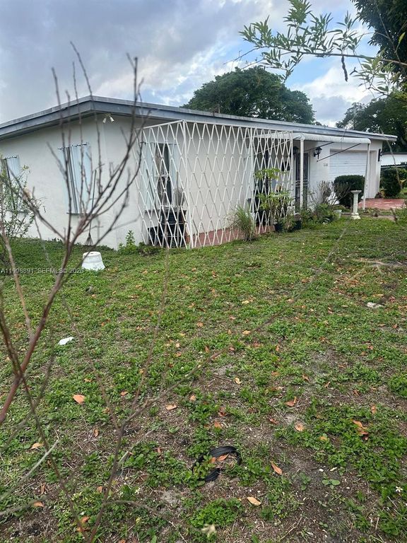 16300 NW 19th Ct, Miami Gardens, FL - View 2