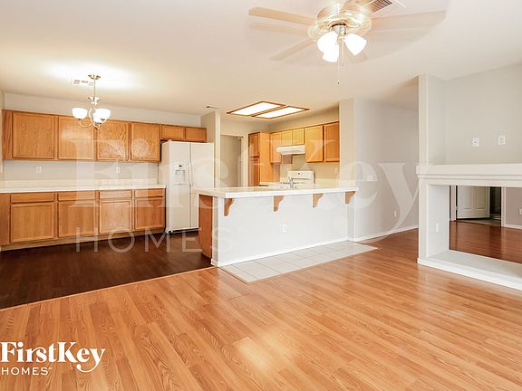 3rd image of 926 Drumgooley Ct