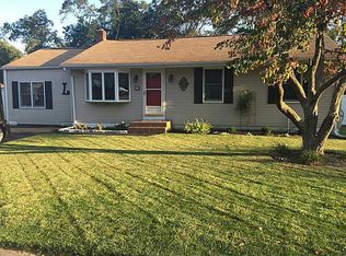 23 Louise Dr, West Warwick, RI 02893