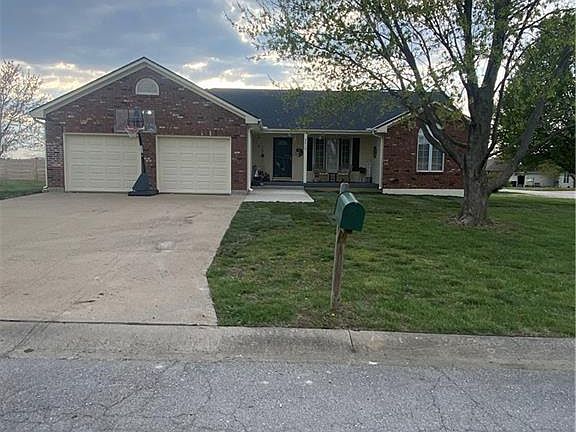 2nd image of 901 Orchid St