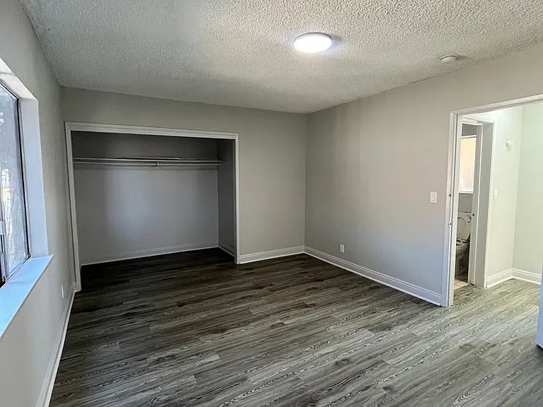11530 S Normandie Ave — Photo 12