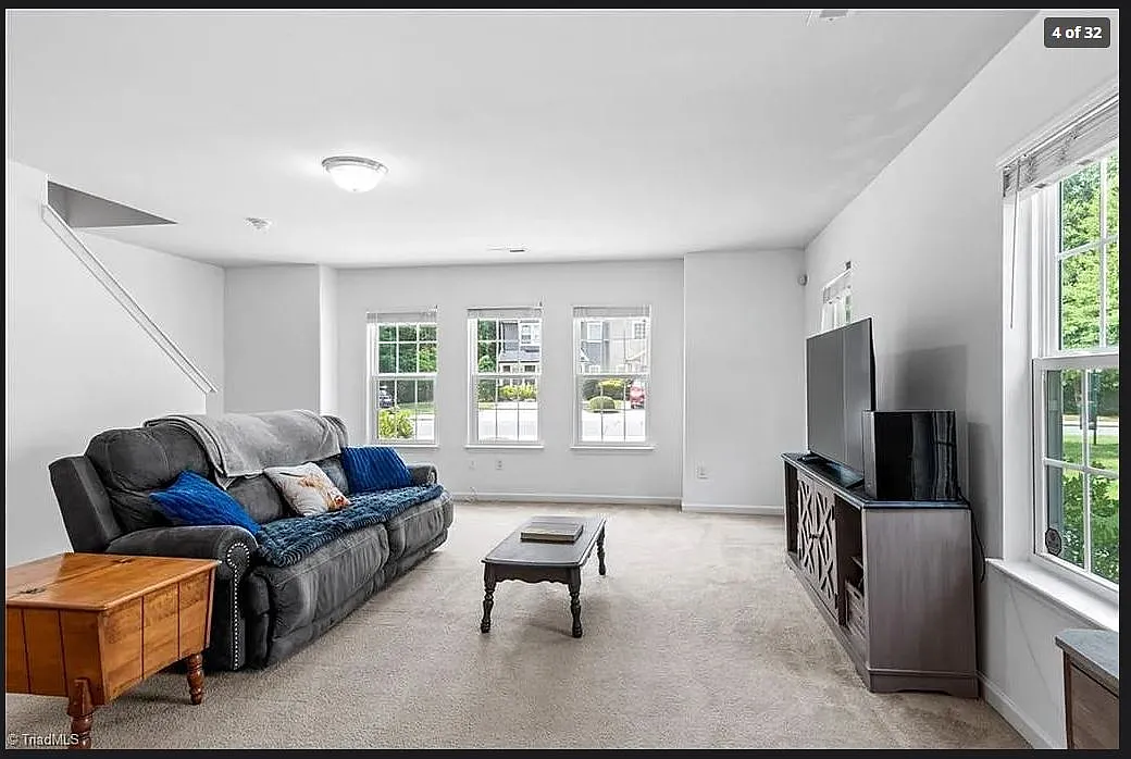 3 bed, 2.5 bath, 1530 sqft, $1,800 — Photo 3
