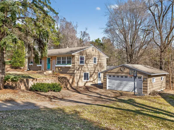 9091 W Staring Ln, Eden Prairie, MN 55347