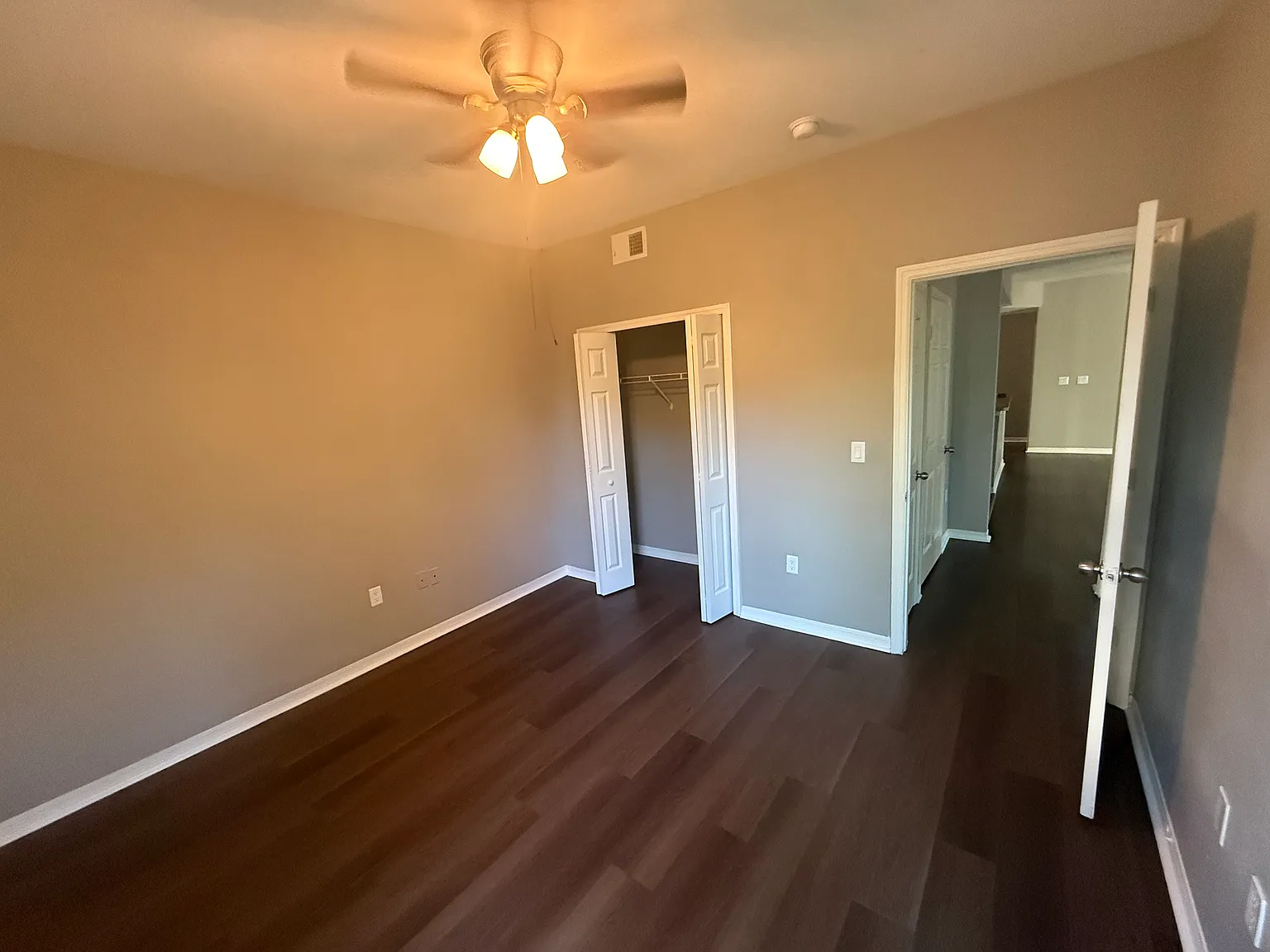 3 bed, 1310 sqft, $2,000 — Photo 3