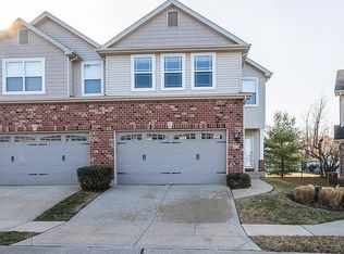 320 Willott Square Dr, Saint Peters, MO 63376