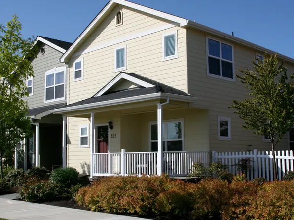 825 N Haskell St, Central Point, OR 97502