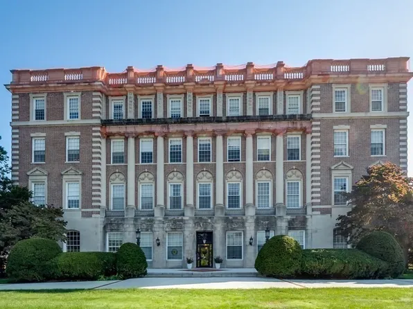 16 Balmoral St Unit 416, Andover, MA 01810