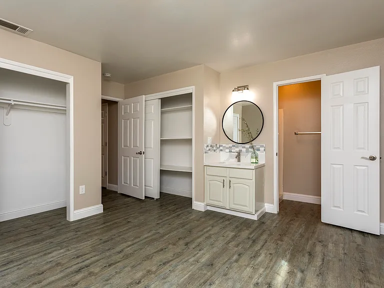 Ascent Townhome Apartments — Photo 45