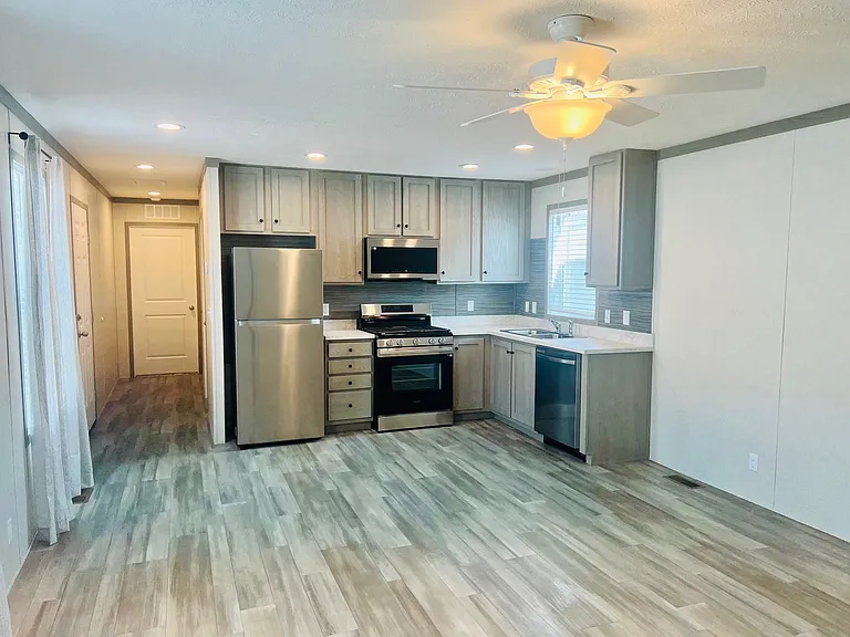 25152 Nuway Ave #117 — Photo 2