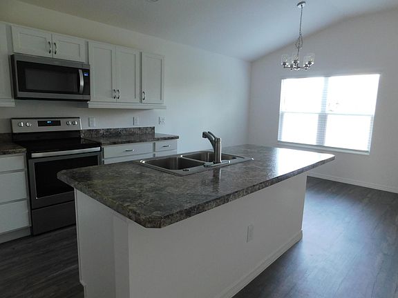 3rd image of 1602 W Schwartz Blvd