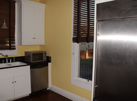 4th image of 393 Comal Ave